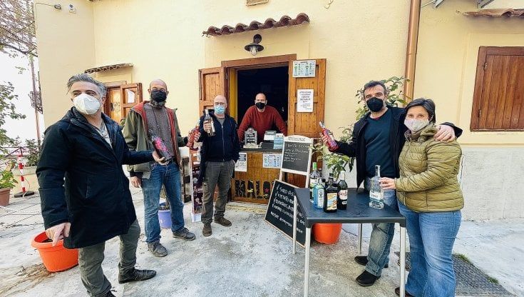 Solidarietà al pub Malox: dopo il furto, i locali del centro storico donano bottiglie di alcolici
