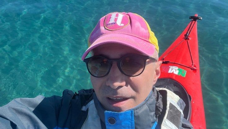 "Lo squalo ha tentato di ribaltare il mio kayak e l'ho colpito con un remo": il racconto del farmacista pugliese 'salvo per miracolo'
