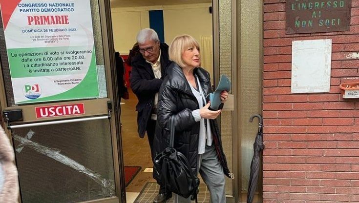 Primarie Pd, la mamma di Nunzia De Girolamo vota al seggio di Benevento 