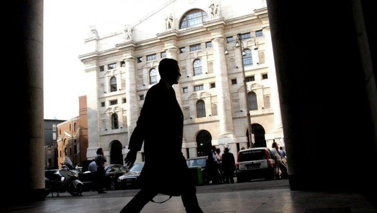I mercati scommettono su Draghi. Piazza Affari sale, spread fermo