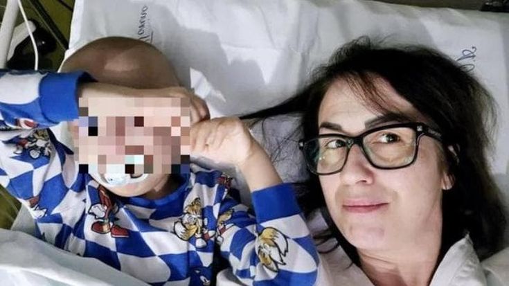 Il figlio di 6 anni ha un tumore ma l’Inps non le dà il congedo per il lavoro, “Così non sopravvivo”