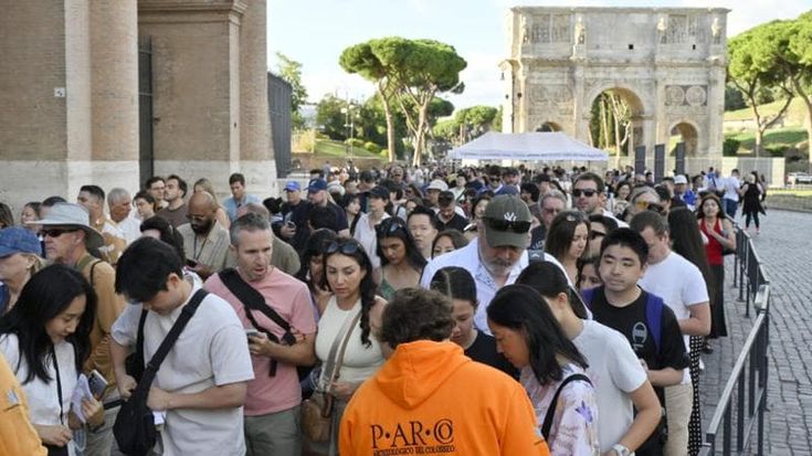 Il Colosseo riapre tre giorni dopo la morte di Andrea Moretti: “Ha vinto la logica del profitto”
