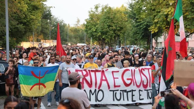 “Voleva aiuto, lo hanno ucciso”. La marcia del Pilastro per Fakir