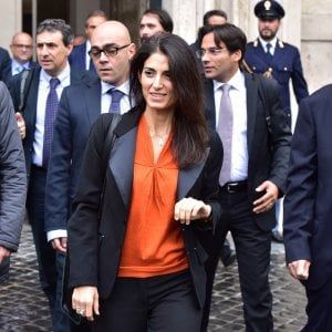Nelle chat con Marra la prova che Raggi ha mentito all'anticorruzione