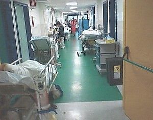 Tor Vergata, allarme pronto soccorso<br />mancano i posti letto, attese infinite