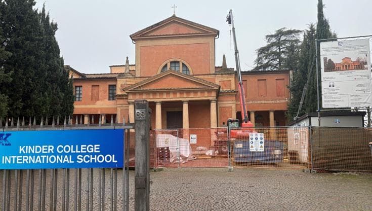 Sigilli all’Osservanza: “C’è pericolo di crolli”. Evacuato il Kinder College