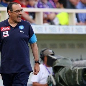 Napoli, De Laurentiis aspetta le mosse di Sarri: in Inghilterra sono sicuri, andrà al Chelsea. La società azzurra segue Fonseca, Emery e Inzaghi