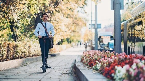 A piedi, in bici o col monopattino: stiamo cambiando il nostro modo di spostarci