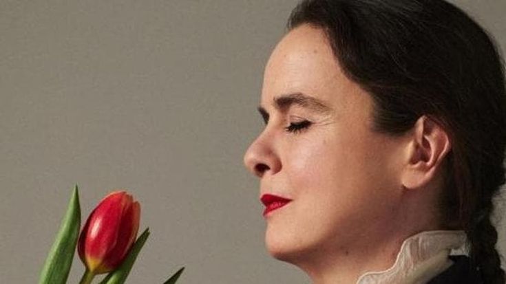 Amélie Nothomb: “Un amore adolescente? Può capitare a ogni età”