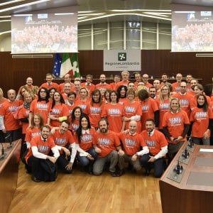 Violenza sulle donne: i consiglieri lombardi in aula con t-shirt "Non sei sola"