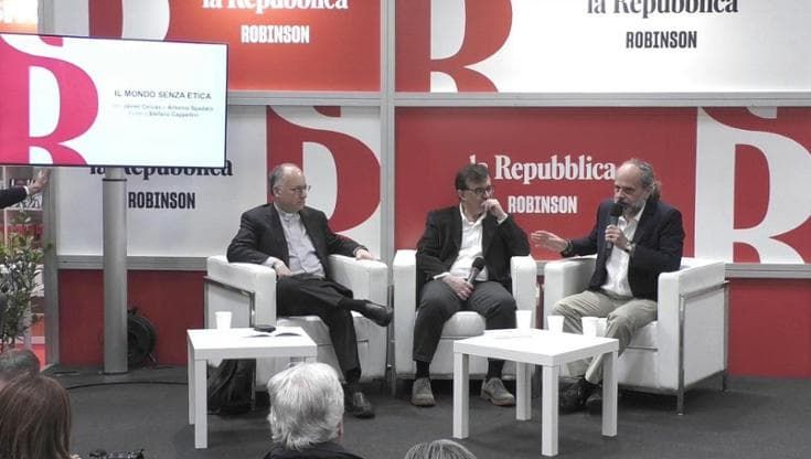 Javier Cercas con Antonio Spadaro all’Arena Robinson: “Francesco papa geniale”