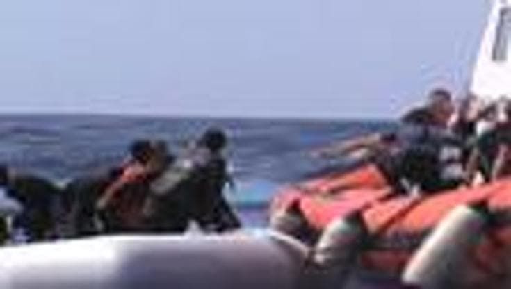 Migranti, va ai domiciliari il ragazzino scambiato per maggiorenne e accusato di essere uno scafista