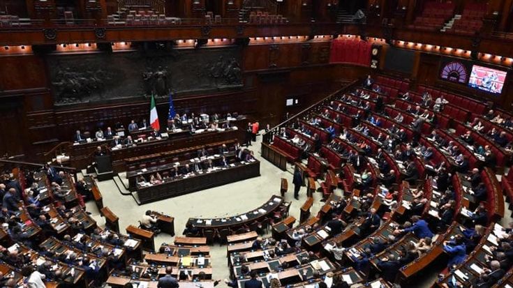 Teorie queer all’Università di Sassari, Lega e Pro Vita all’attacco: “Nefandezze, si chiuda il corso”. L’opposizione: “Omofobi”