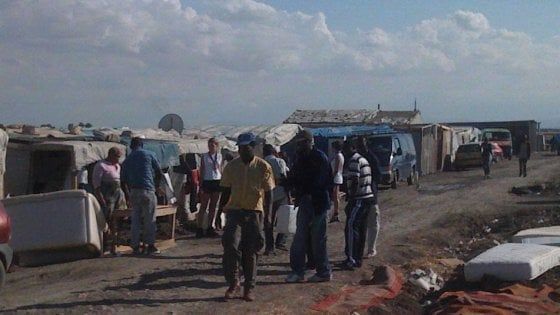 Foggia, lite nella baraccopoli dei migranti: muore 34enne accoltellato all'addome