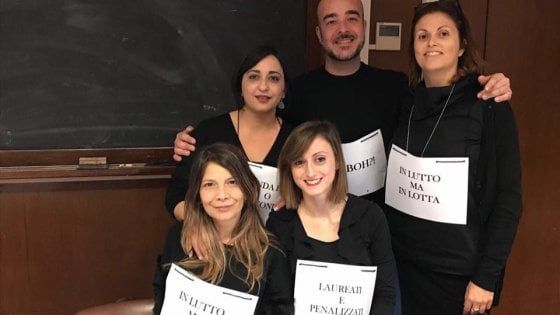 Scuola, la rivolta dei laureati: “Scavalcati dai diplomati magistrali che mai hanno messo piede in una classe”