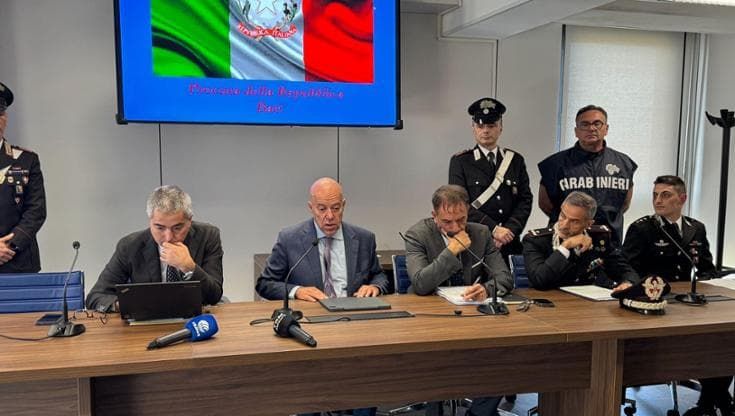 Droga, armi ed estorsioni: 13 arresti a Bari. C’è anche un candidato pd alle comunali di Conversano