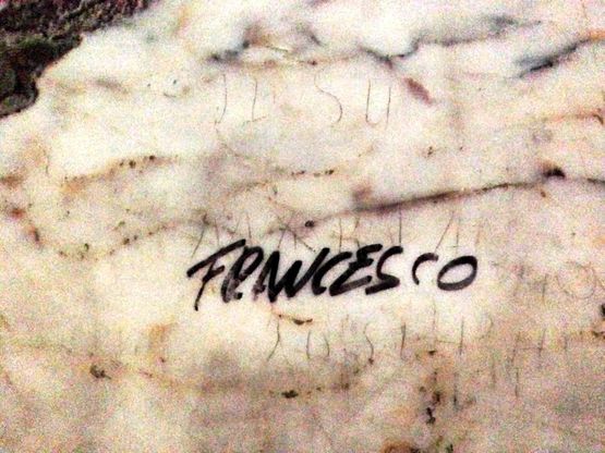 Santissima Annunziata, l'altare imbrattato dalle firme<br />&nbsp;