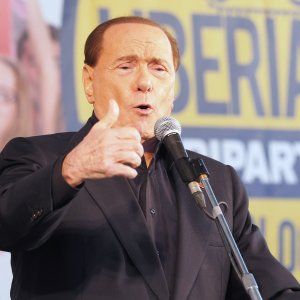 Berlusconi: Renzi mi aveva promesso modifiche a Severino. Renzi: barzellette