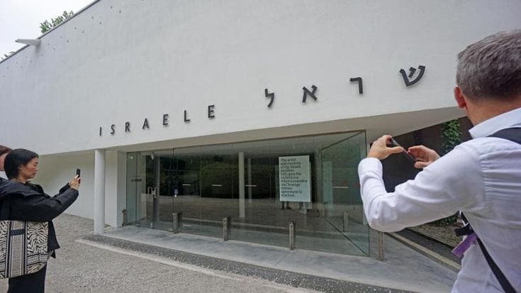 Biennale, scultore israeliano escluso dalla premiazione: “Discriminazione razziale, valuto ricorso”