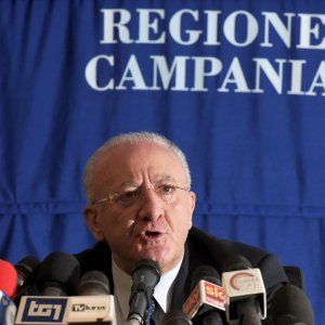 De Luca: "Non si vuole che la Campania volti pagina"
