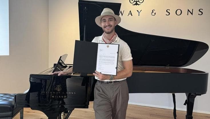 Francesco Cavestri, il pianista 22enne scelto da Steinway e da Forbes: “Il jazz è contaminazione”