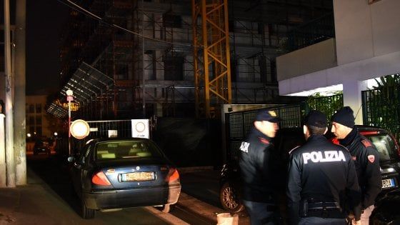 Pavia, la denuncia di 5 ragazzi sui social: "Pestati dagli skin, ci divevano 'negri di m...'"