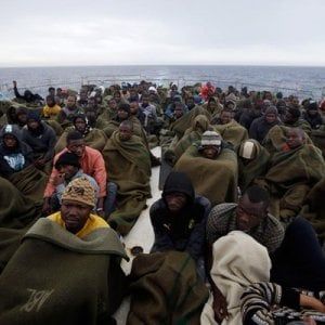 Migranti, le Ong ne hanno salvati quasi 10 mila ma continuano a subire critiche e pressioni 