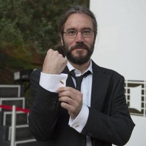 Giordano Meacci “Quella illuminazione che rende meno felici” 