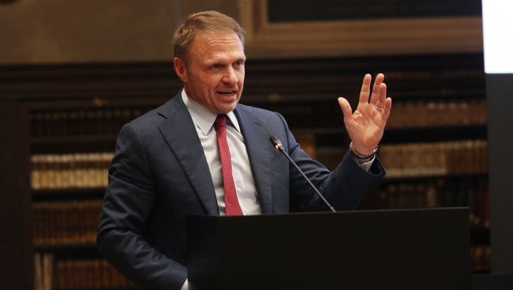Lollobrigida: "Bisogna incentivare le nascite, non arrendiamoci alla sostituzione etnica". Schlein: "Parole dal sapore di suprematismo bianco"
