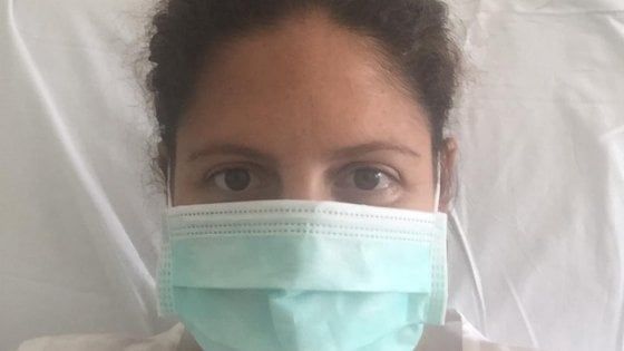Coronavirus, la neomamma contagiata: “La speranza? È mia figlia Anna anche se ora non posso cullarla”