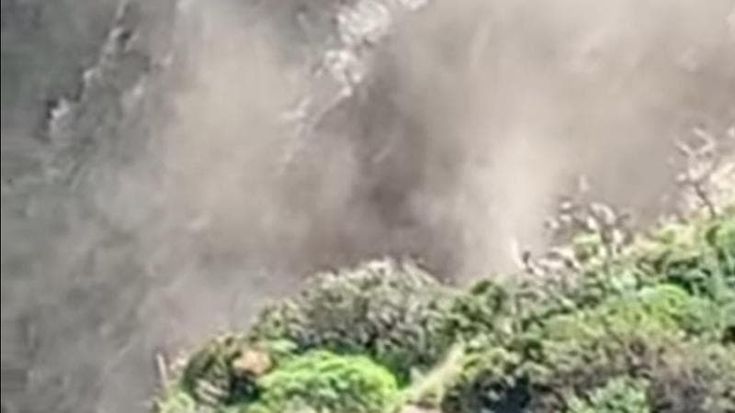 Eolie avamposto del terremoto, a Filicudi crolla costone di roccia