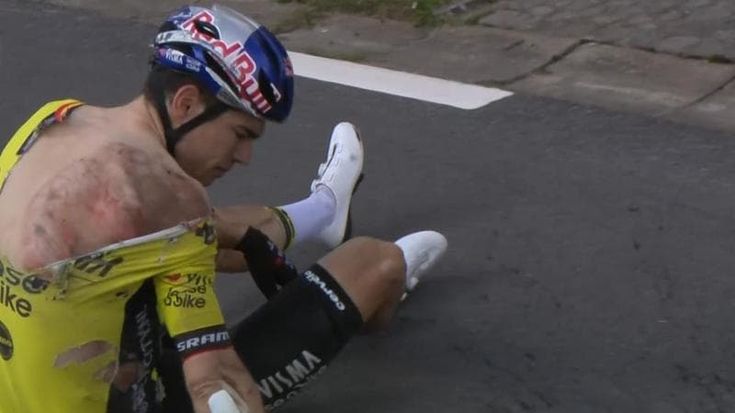 Van Aert cade alla Dwars e si ritira in lacrime. Fratture varie, salta Fiandre e Roubaix e quasi sicuramente anche il Giro. A Waregem vince il compagno di squadra Jorgenson