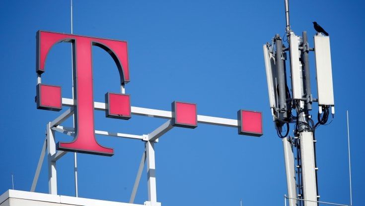 Deutsche Telekom vende i cellulari olandesi e rafforza l'alleanza con Softbank