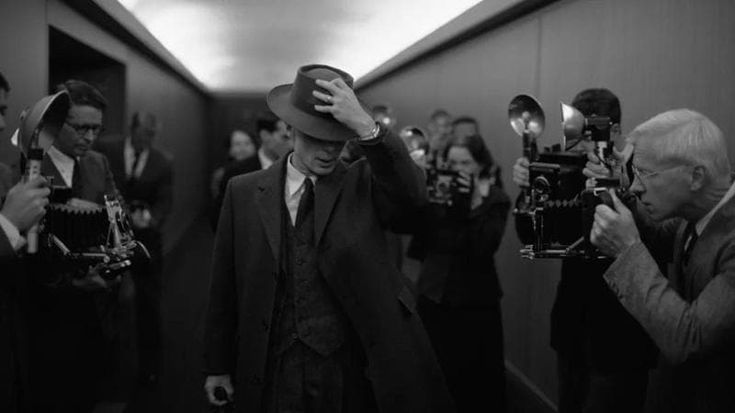 Jane Fonda, Michael Douglas, Matthew Modine firmano una lettera contro il nucleare. Effetto Oppenheimer