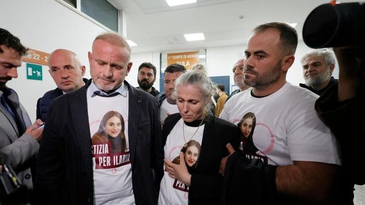 Femminicidio Sula, i genitori in aula con la maglietta di Ilaria: “Un dolore che non guarisce”