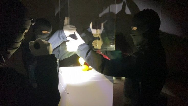 Francoforte, rubano un'opera di Beuys e la regalano alla Tanzania