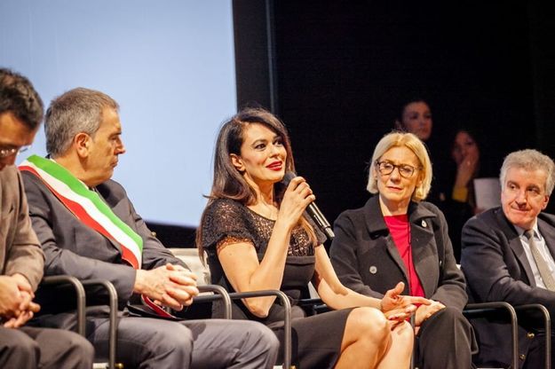 Maria Grazia Cucinotta a Siena per l'anteprima del suo film "cinese"