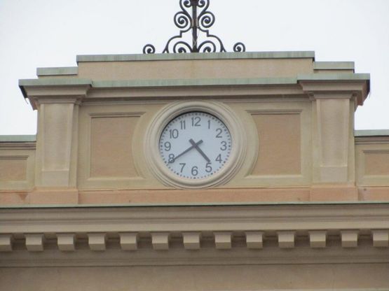 Restaurato l'orologio della stazione