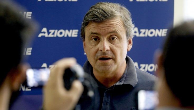 Calenda: "No al rimpasto, serve un gabinetto di guerra ampio. Magari con l'appoggio esterno di Salvini"