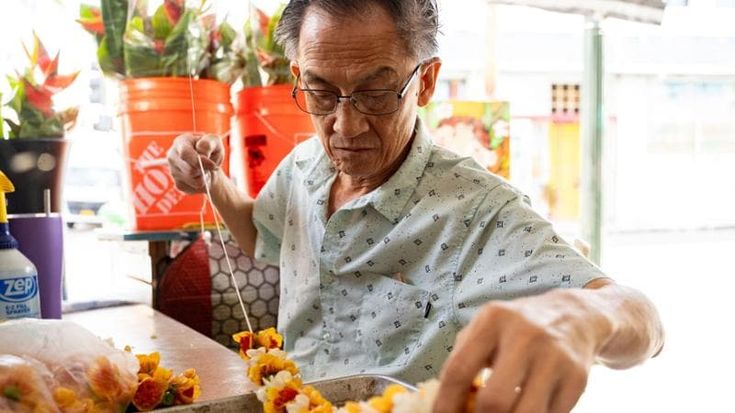 Hawaii, il monito ai turisti. “Non comprate le ghirlande con orchidee e garofani, sono importati”