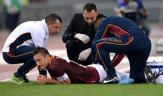Roma, Totti ko: verso stop di un mese