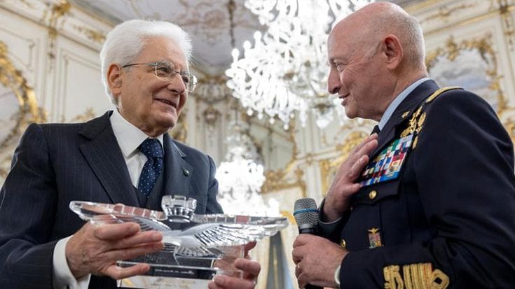 Il richiamo di Mattarella: “Basta rinvii sulla Difesa Ue, minacce ibride dallo spazio”