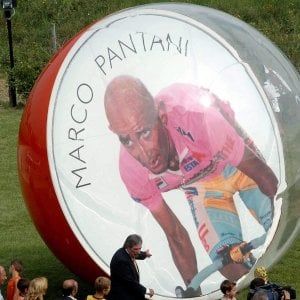 Pantani, Rapetto all'Antimafia: "Quando morì non era solo in stanza"