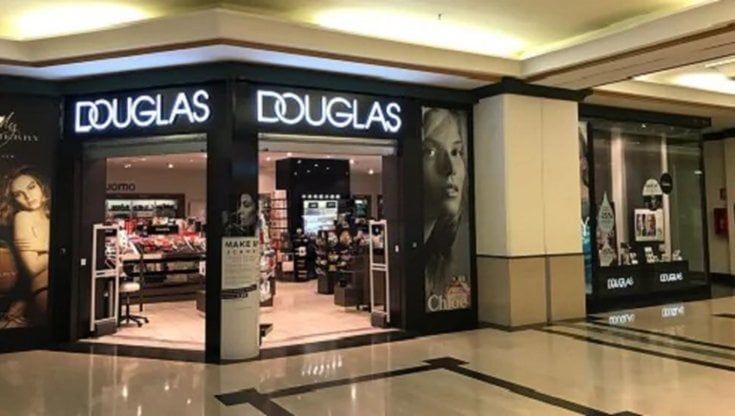 Chiudono le profumerie del gruppo Douglas: dopo via San Donato tocca a via Chiesa della Salute e piazza Santa Rita