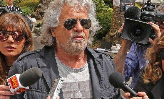 Elezioni, anche a Sant'Ilario vince il Pd: Grillo esce da casa e&nbsp; mima una pugnalata al cuore