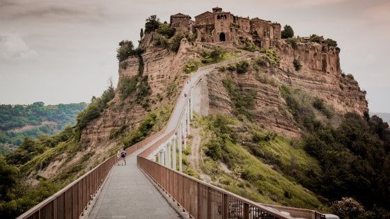 Il cuore di Civita di Bagnoregio si anima con l’Arte della Carta