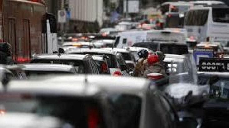 Montesanto, dove le auto occupano tutto