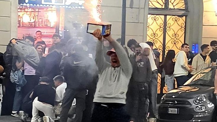 Borgo Rossini, notte di bengala e fumogeni: la polizia indaga sulla movida