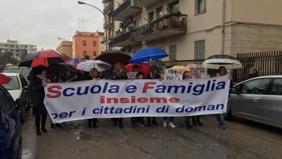 Foggia, prof aggredito dal padre di uno studente: sit-in di solidarietà di docenti e genitori