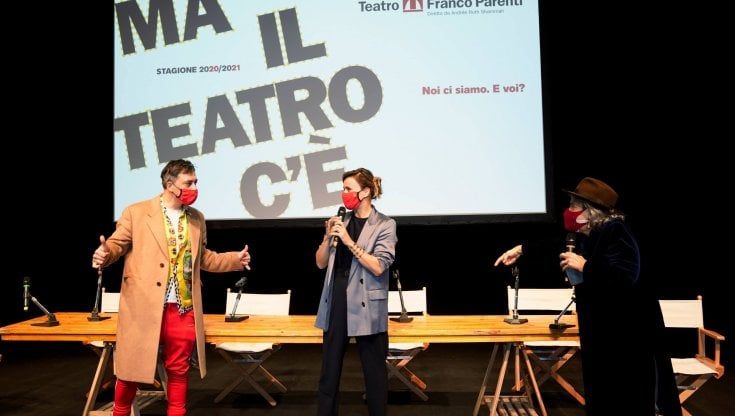 Il coronavirus tira giù il sipario: ma la Milano del cinema e del teatro alza la voce
